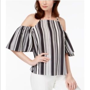 💎3/$20💎 Black and White Off the Shoulder Top